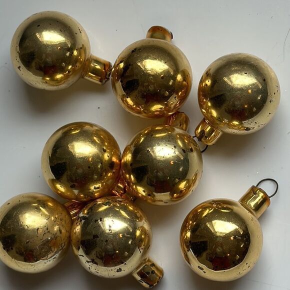 Vintage 8 small ball  gold glass Christmas tree ornaments - Picture 3 of 4